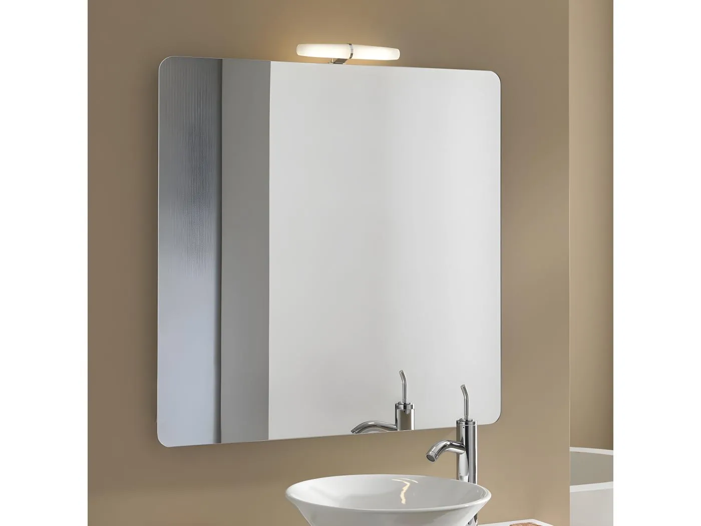 LED-Wandleuchte Badezimmer Eva 6W 392lm 4000K weiß zylindrisch mit silbernen Details IP44