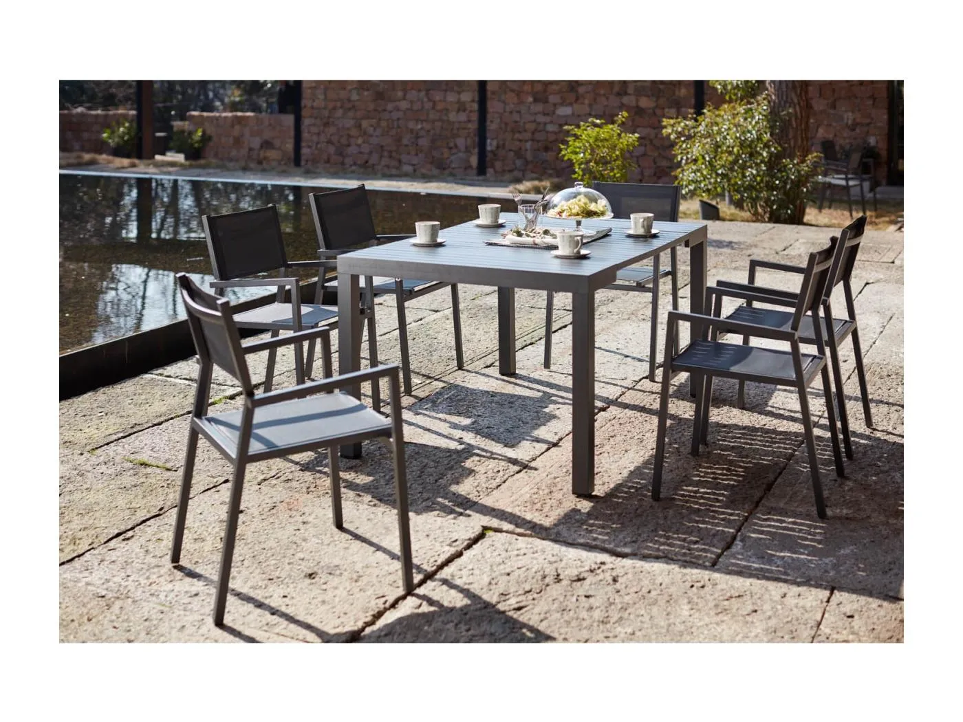 Ausziehbarer Aluminium-Gartentisch für 6 Personen OLAHO - Modernes, praktisches und innovatives Design