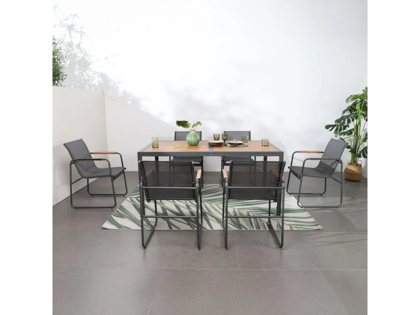 Gartenmöbelset 6 Plätze Anthrazit und Holz mit stapelbaren Stühlen