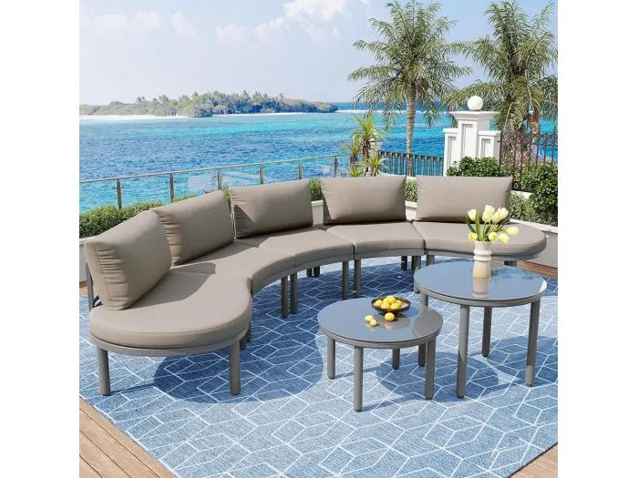 Gartenmöbel (5 Sitzplätze), 2 Couchtische aus gehärtetem Glas mit grauen Sitzkissen und Kissen, verstellbare Füße, elegantes rundes Sofa.