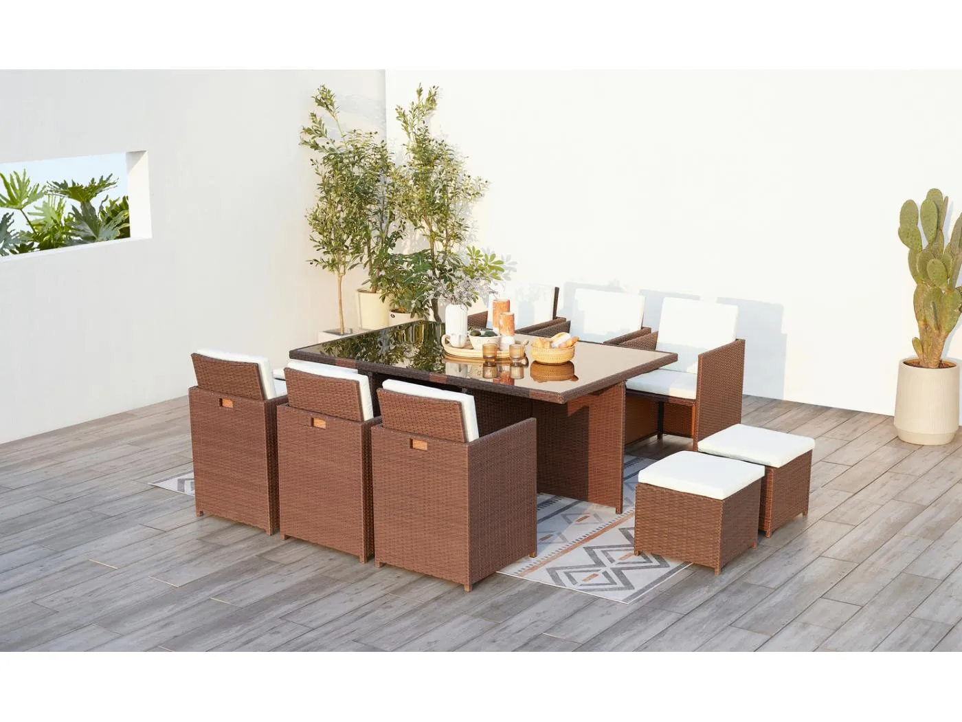 Rattan Gartenmöbel Set braun/weiß Monaco 10 Plätze - Gemütlicher und entspannter Außenbereich garantiert