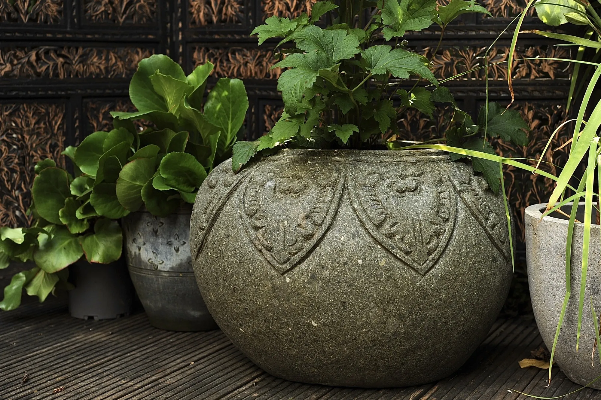 Pflanzgefäß aus Lavastein, H 40 cm, Ø 60 cm