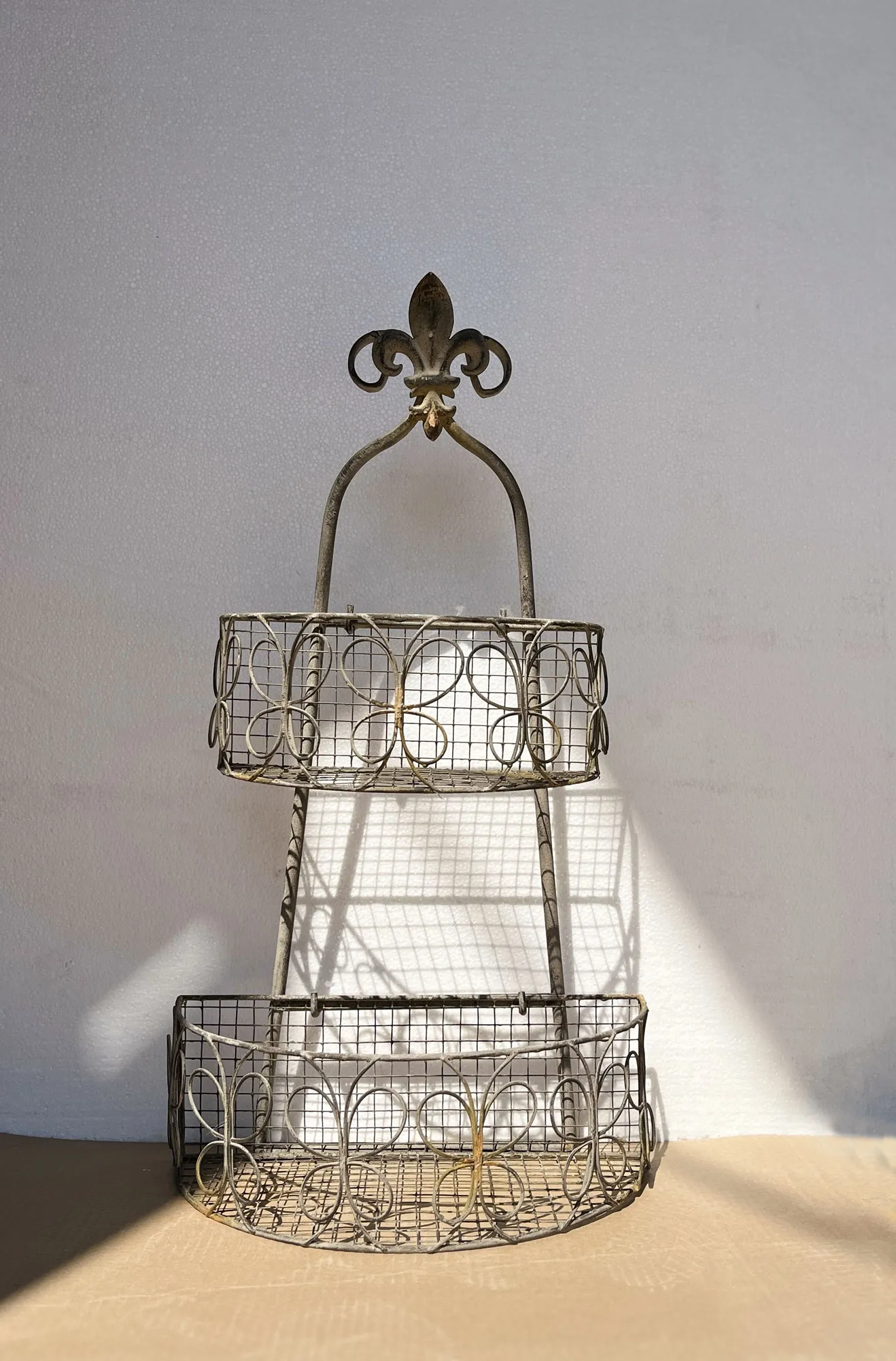 Wandregal aus Eisen, H 65 cm, B 35 cm, L 18,5 cm