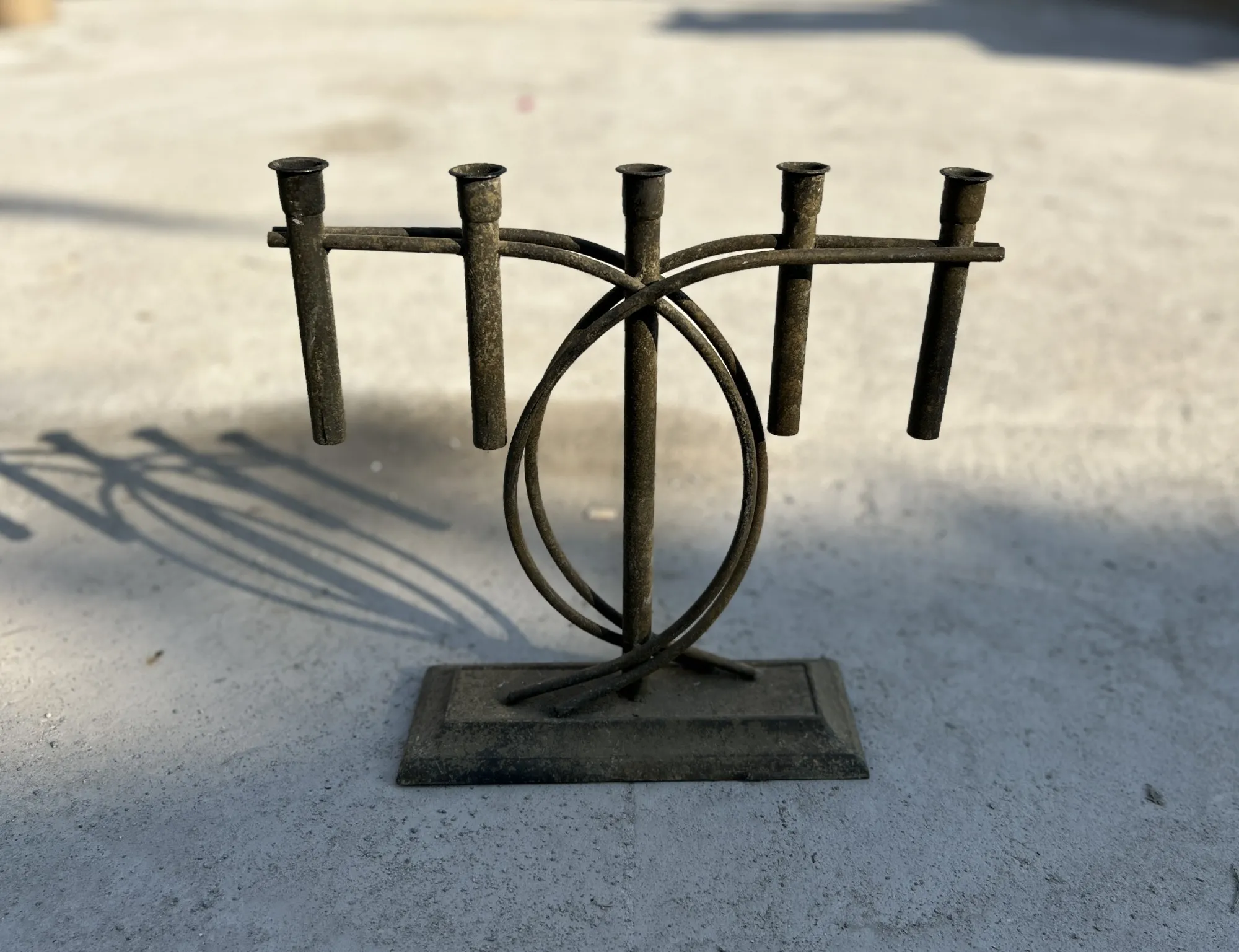 Kerzenständer aus Vintage-Eisen, B 39,5 cm, H 37,5 cm, L 11,5 cm