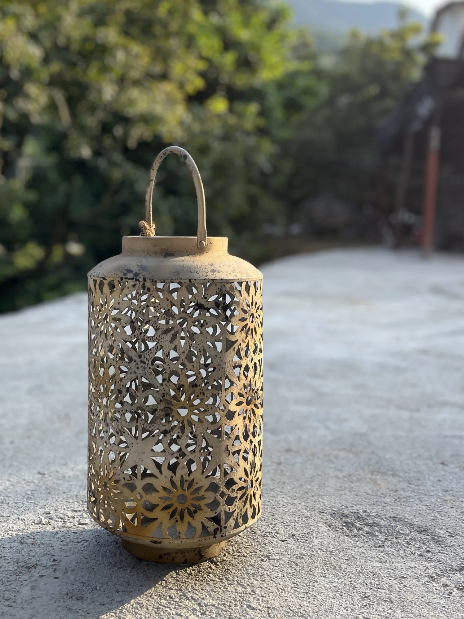 Laterne antikweiß L, Ø 22 cm, H 39 cm