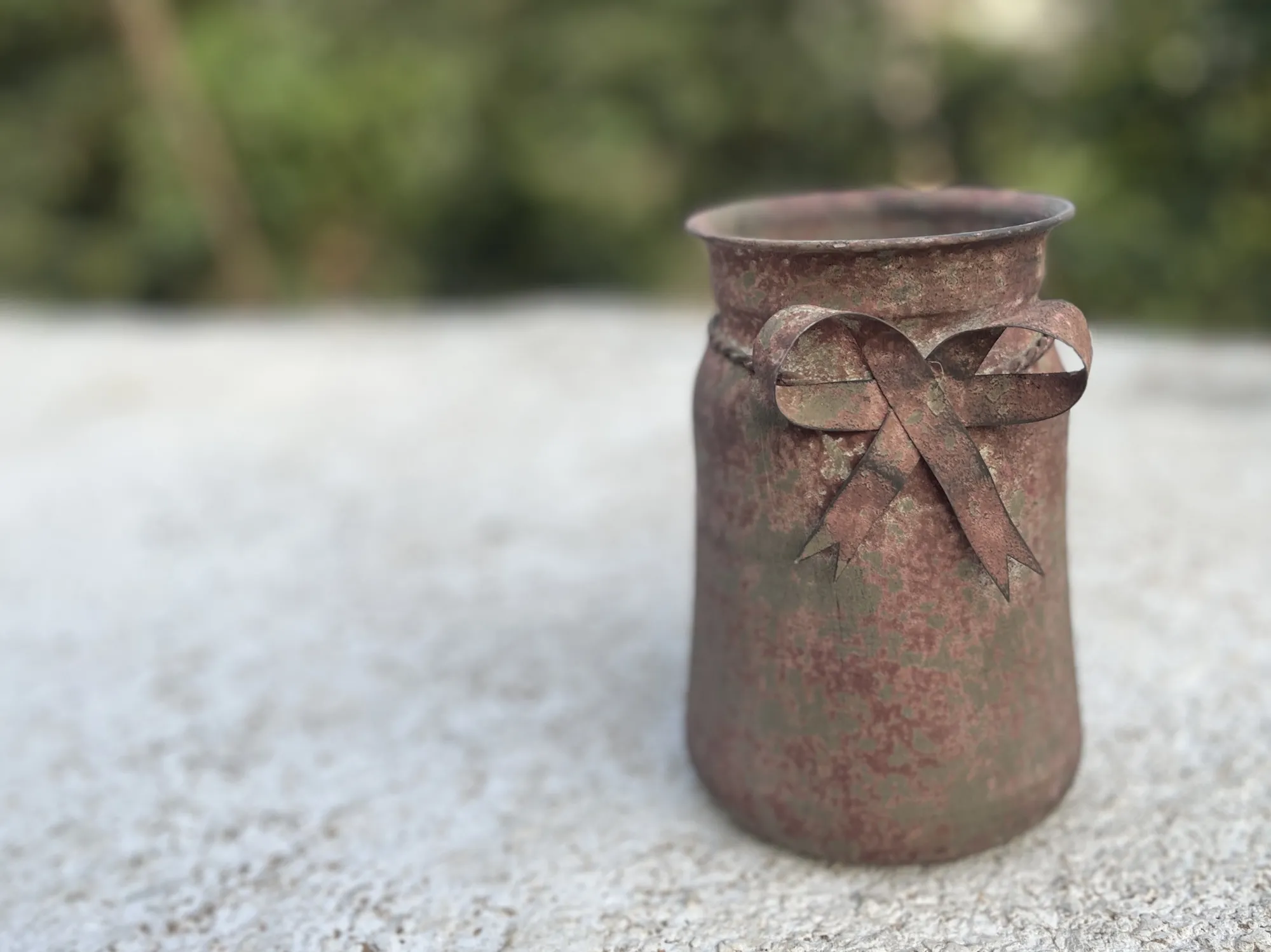 Metallvase mit Patina, H 15,5 cm, Ø 10,5 cm