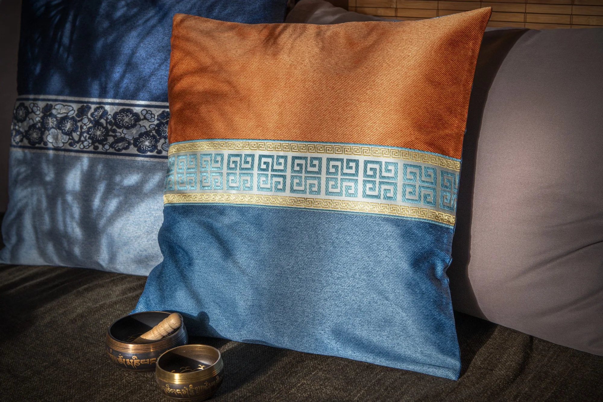 Kissenhülle orange-blau, B 50 cm, H 50 cm