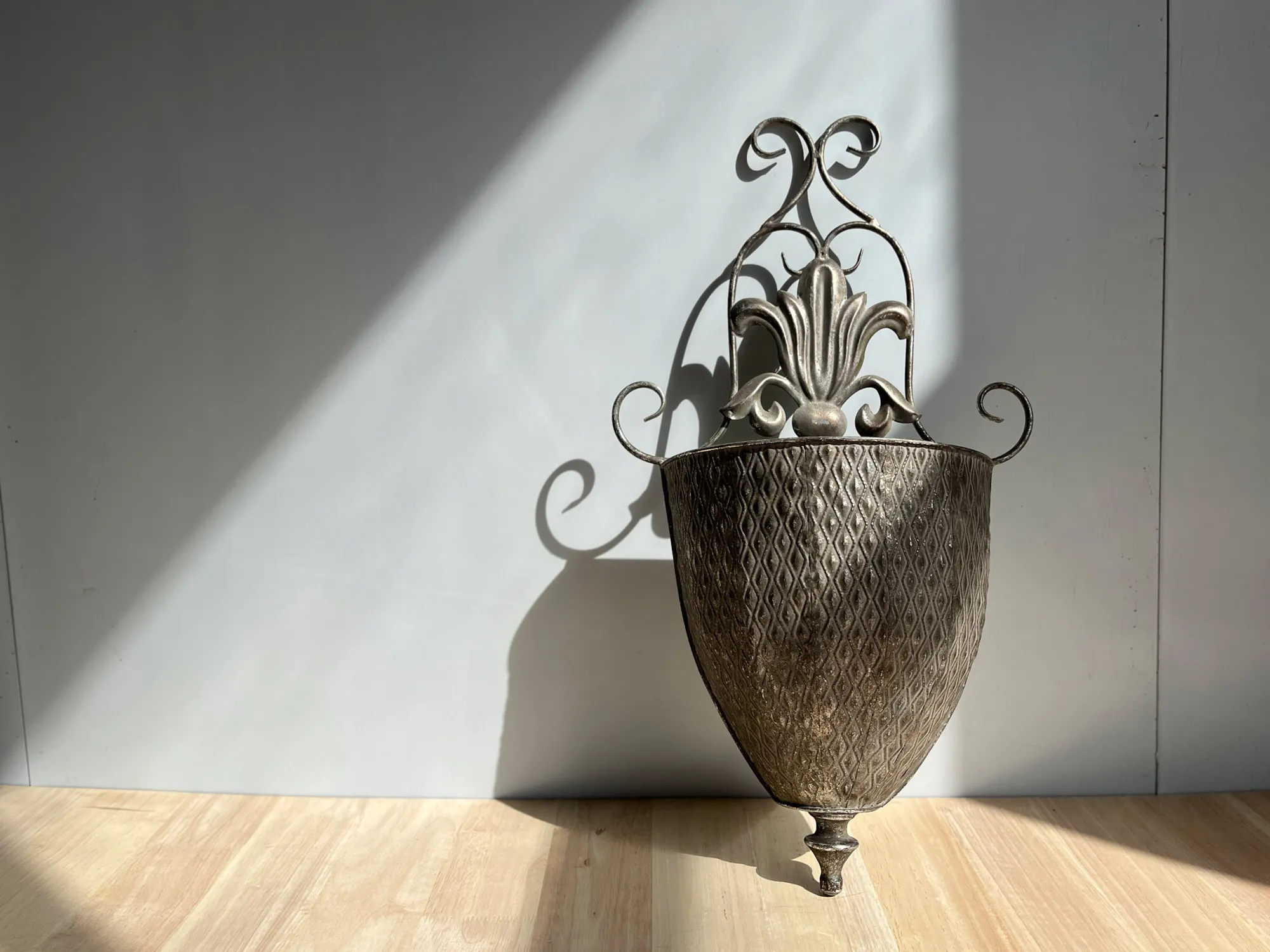 Wand-Pflanzschale 'Basile', aus Metall, H 58,5 cm, B 32 cm, L 12 cm