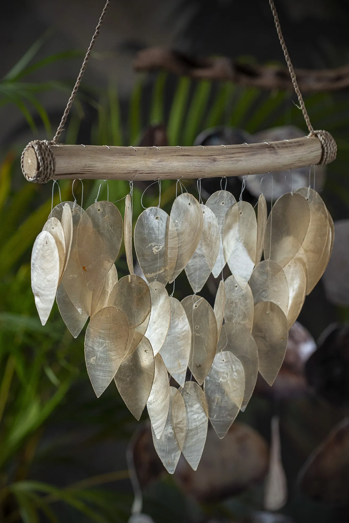 Muschel-Windspiel natur, B 30 cm, H 25 cm, L 4 cm