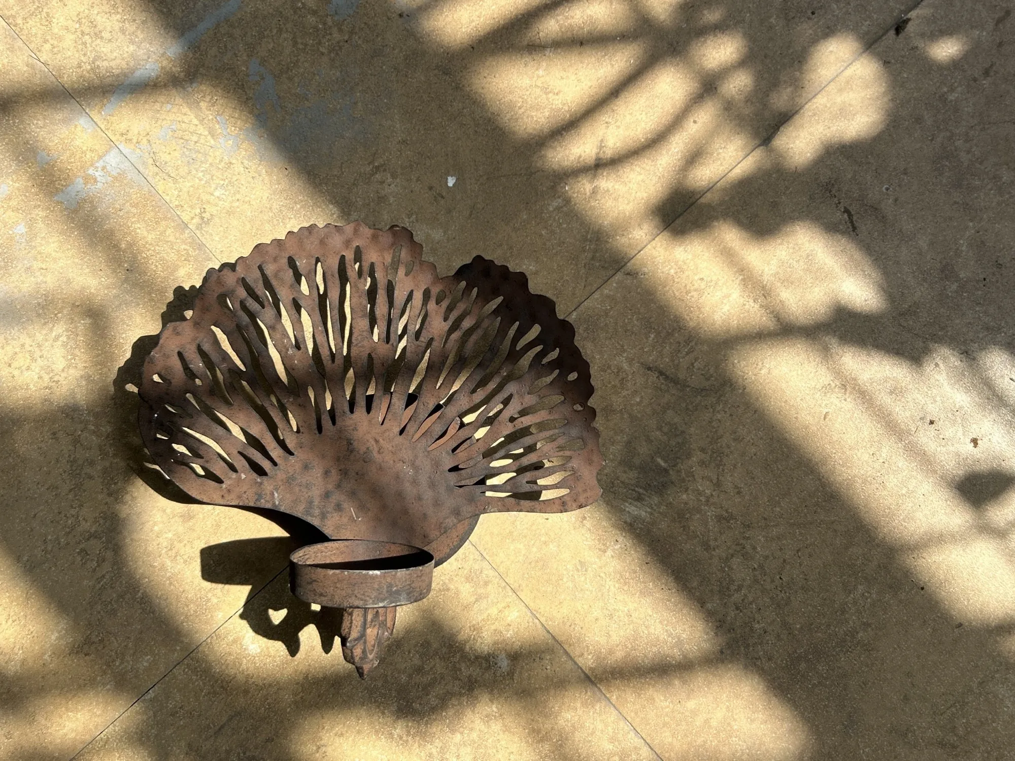 Wandkerzenhalter aus Eisen, B 22,5 cm, T 11,5 cm, H 22,5 cm