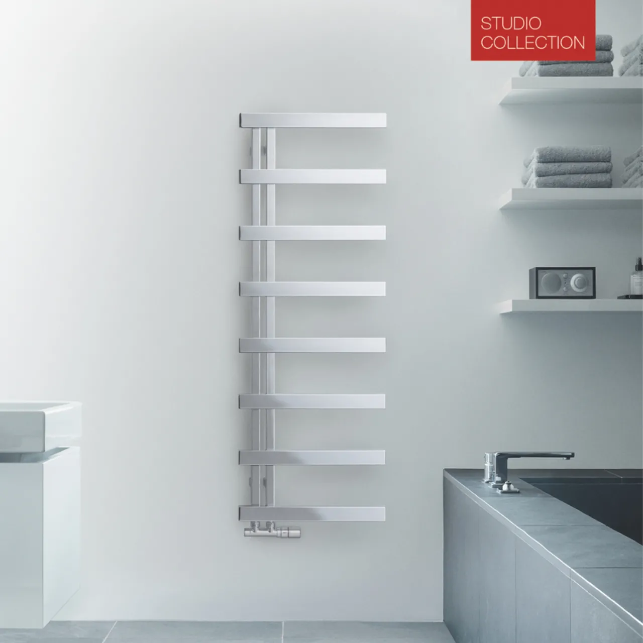 Zehnder Design-Heizkörper „Alban“ für Warmwasser-Zentralheizung mit 50 mm-Seitenanschluss 50 × 100 cm in Edelstahl (handpoliert)